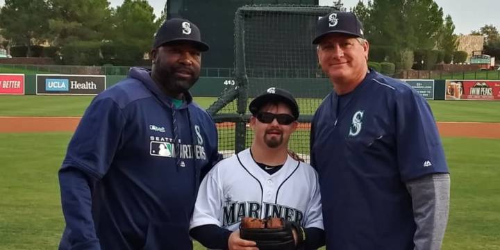 Mariners ultra fan bonds with players through fantasy camp