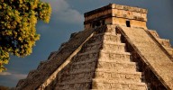 Zona Arqueológica de Chichén Itzá en el corazón de Yucatán