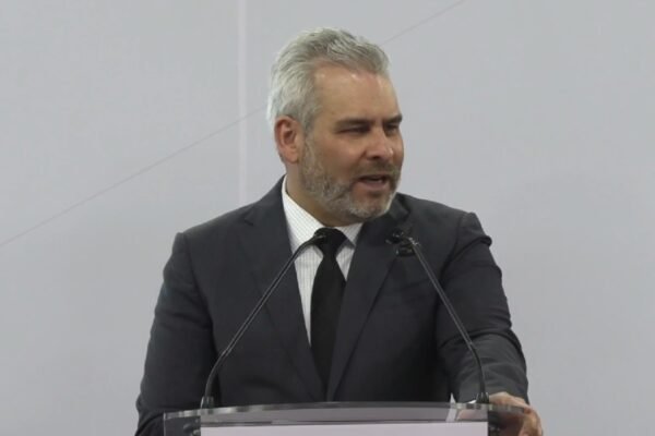 Homicidio de Carlos Manzo en Uruapan es usado con “ferocidad política”, acusa gobernador de Michoacán