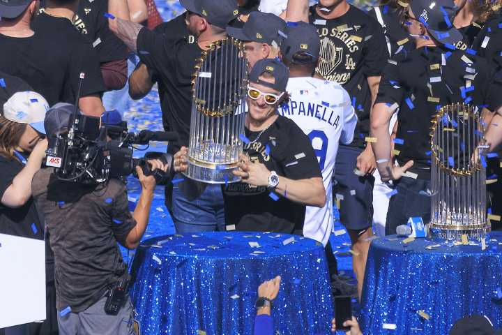 Piden a los Dodgers no celebrar su bicampeonato con Trump debido a su política migratoria