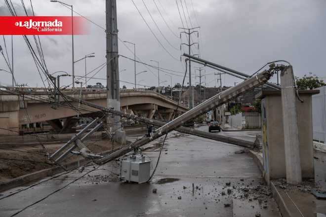 Lluvias en Tijuana provocan accidentes, cierres parciales y caos vial