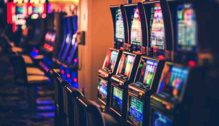 Hacienda bloquea a 13 casinos por presunto lavado de dinero