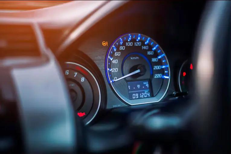 Concesionarias vendieron autos usados con kilometraje adulterado y deberán indemnizar al comprador