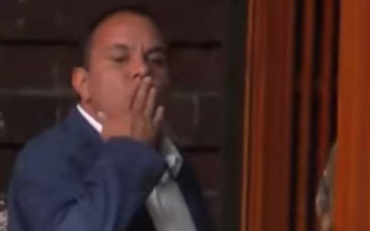 Video | Cuauhtémoc Blanco lanzó beso a diputada; ella denuncia acoso