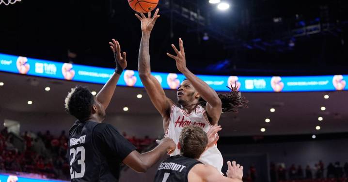 Kingston Flemings scores 20, No. 2 Houston beats Towson