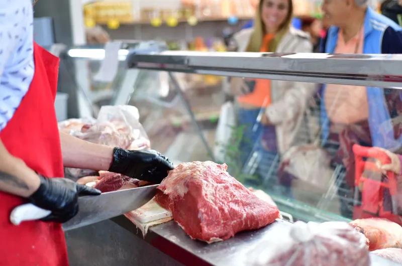 Mientras subió el precio de la carne vacuna, la de pollo tuvo una baja y la de cerdo se mantuvo estable