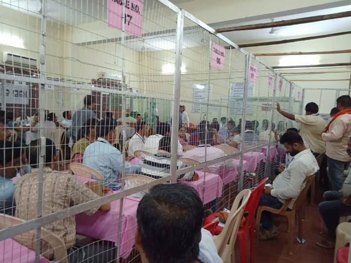 NDA leads 166 seats, crosses 122 majority mark; INDIA bloc ahead in 59