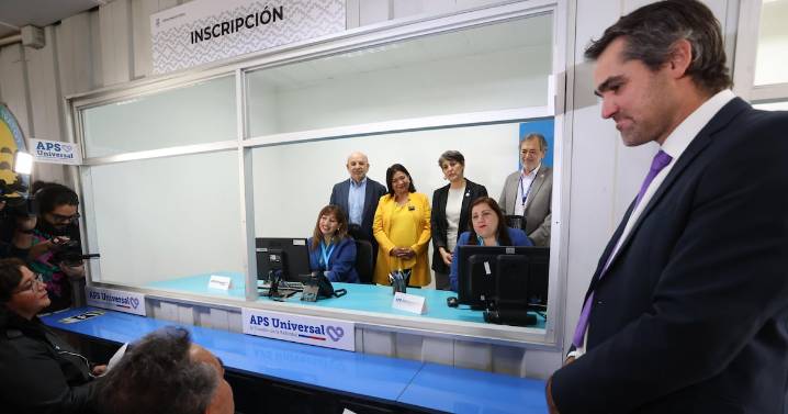 Balance oficial del gobierno al “corazón” de su reforma de salud recibe críticas y Presupuesto no contempla nuevas comunas