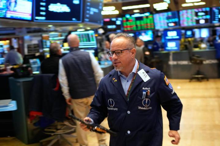 Las favoritas de la IA impulsan Wall Street aunque mayoría de acciones caen