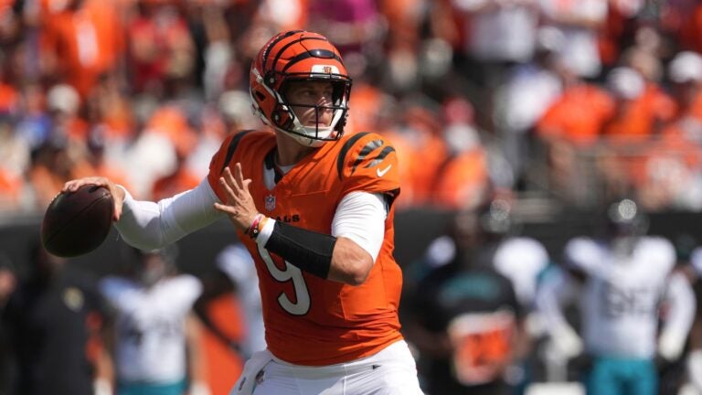 Joe Burrow injury: Burrow questionable for Patriots