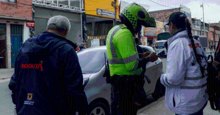 10 comparendos deja operativo contra mal parqueados en barrio Santa Lucia al sur de Bogotá