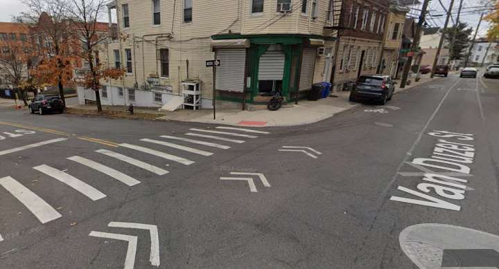 NYPD: Staten Island traffic stop leads to drug charges for 2 men in Mercedes