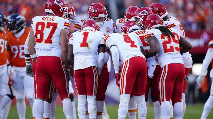 The Chiefs are 5-5 and at risk of missing the postseason. Is the dynasty over?