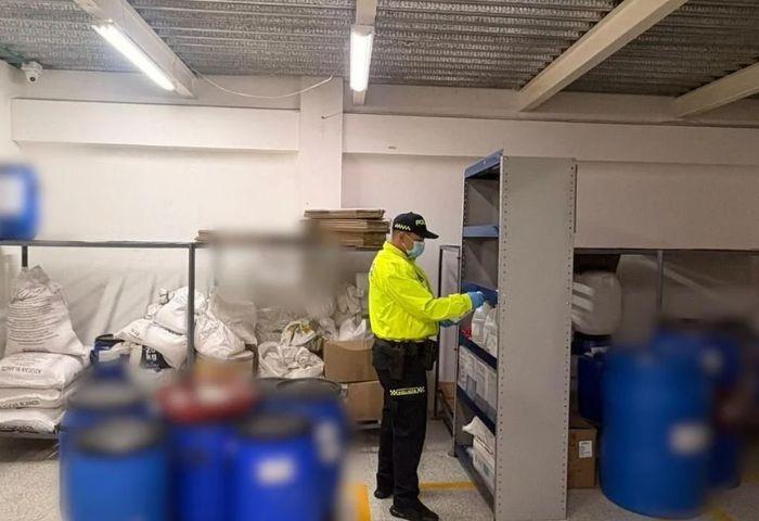 Autoridades desmantelan dos bodegas clandestinas de medicamentos en Bogotá