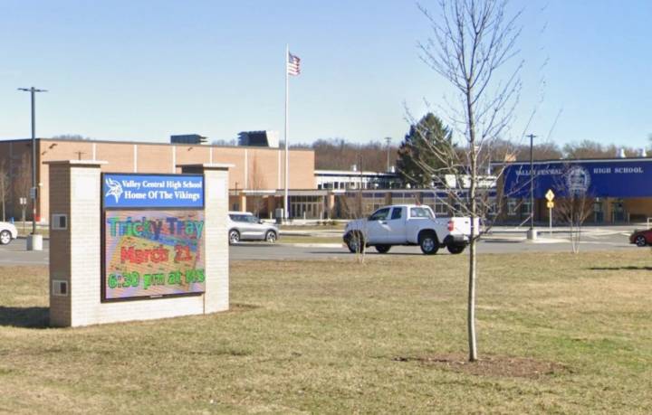 NY teen arrested after razor blade slashing at high school