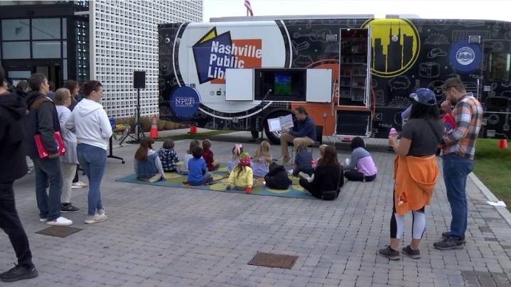 Cool Reader Program challenges students to read 5 books and win a free ticket to Gaylord Opryland's "ICE!"