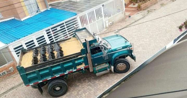 Detectan volqueta abandonada con explosivos cerca de un batallón: autoridades evitan atentado