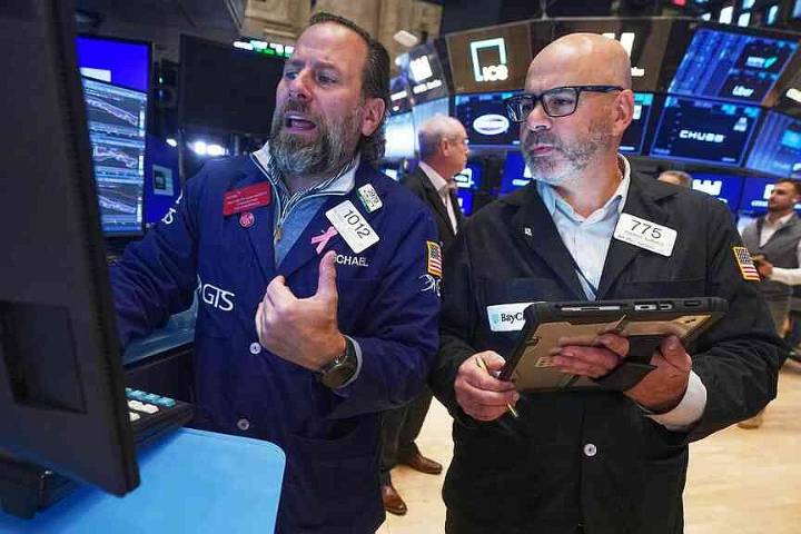 Wall Street rocked by big swings