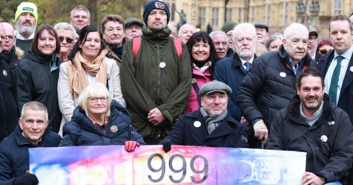Pressure mounts on Labour for police medal with letter showing support 