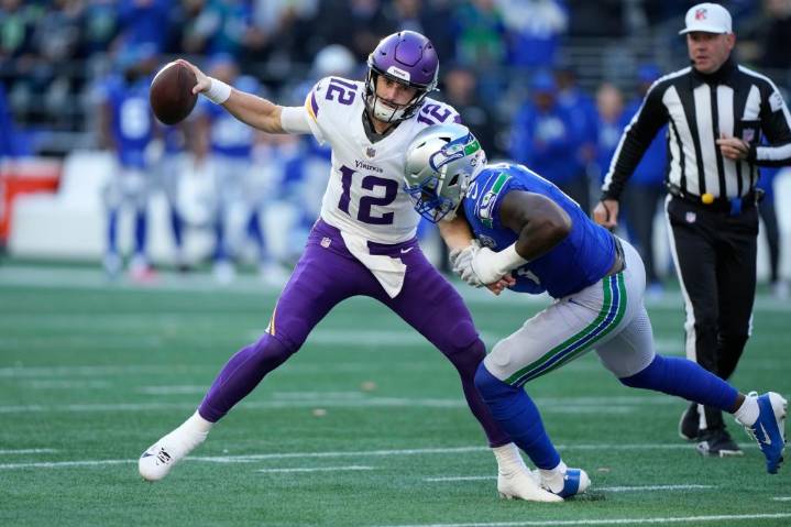 Vikings get embarrassed by Seahawks in Max Brosmer’s first start