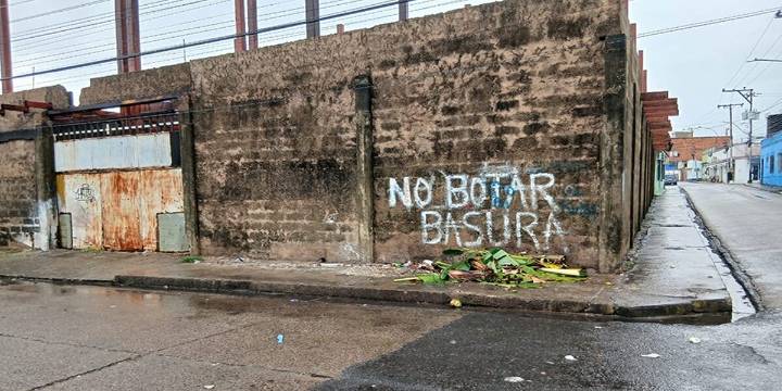 Inconsciencia de los vecinos crea un foco de contaminación