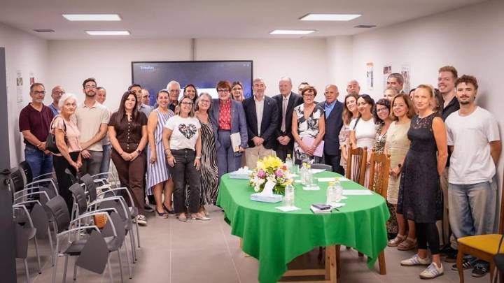 Visita de Clavijo al Centro de Orientación Familiar en Schamann