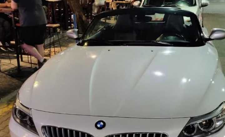 Concejal andaba en un descapotable alcoholizado y con una copa de vino