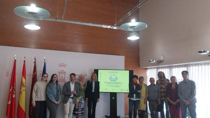 Cultura y comunidad para combatir la soledad no deseada en Murcia: estas son todas las actividades