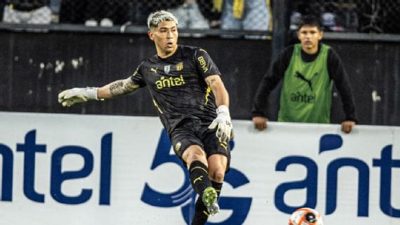 ¿Volverá a Colo Colo? Brayan Cortés da pistas sobre su futuro tras coronarse campeón con Peñarol