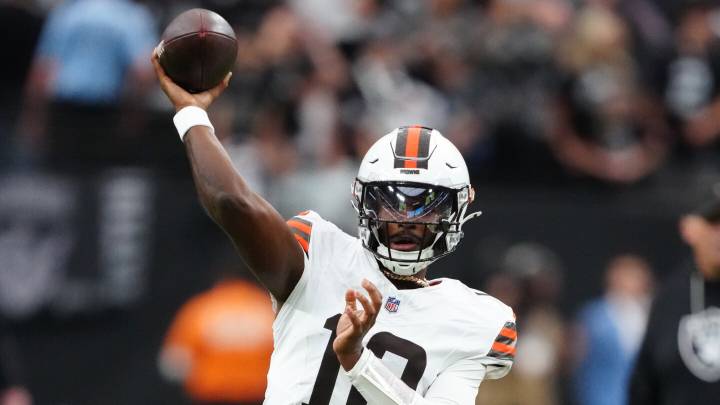 Browns win Shedeur Sanders' first start, sack Geno Smith 10 times in 24