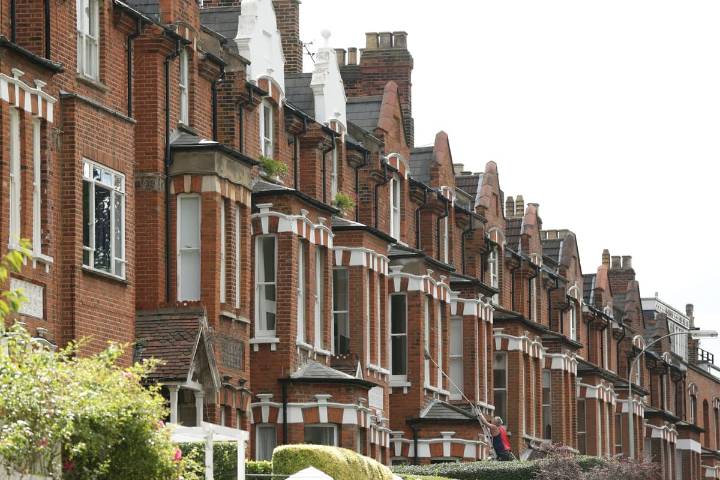 Average UK house price jumped to new record high in October, says Halifax