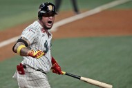 Leones del Caracas desatan su furia y aplastan a Águilas del Zulia