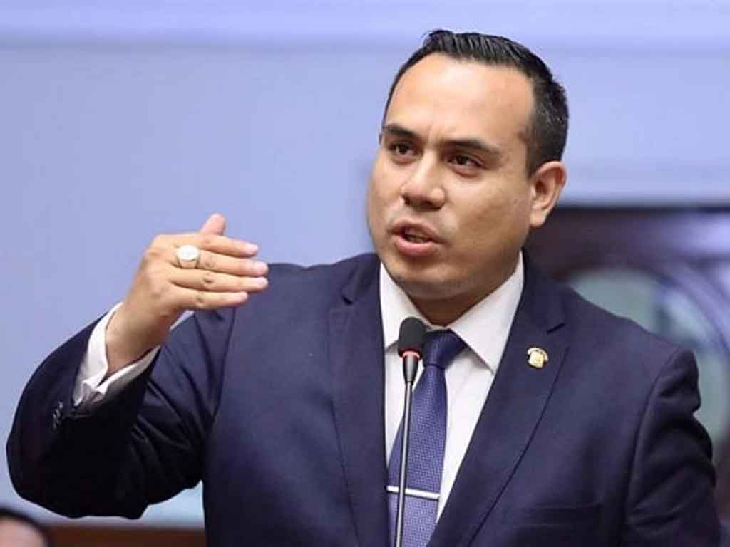 Critican a presidente de Perú por plantear posible asalto a embajada