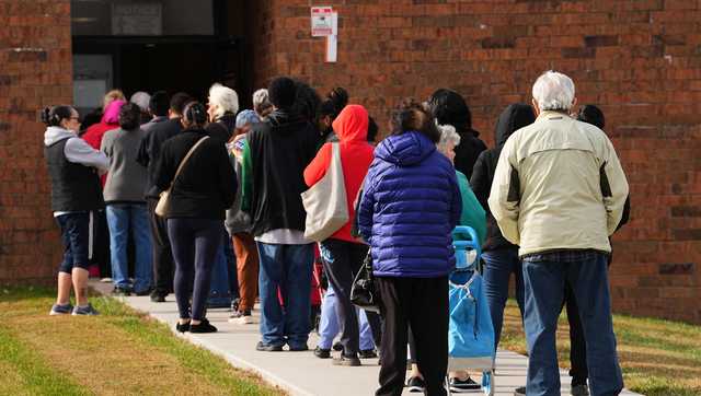 Supreme Court issues emergency order to block full SNAP food aid payments