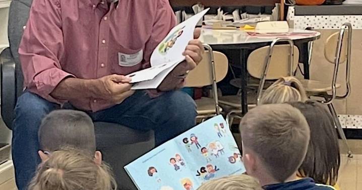 Rotarians read to Jefferson County first graders
