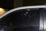 No cede violencia en Colombia: Balean a senador en camioneta
