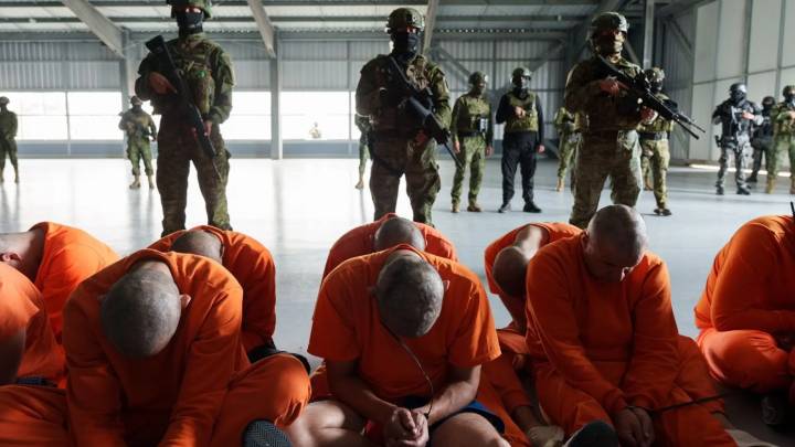 Noboa ironiza con el trato a los presos en su nueva megacárcel de Ecuador: "Ya empezará la quejadera"