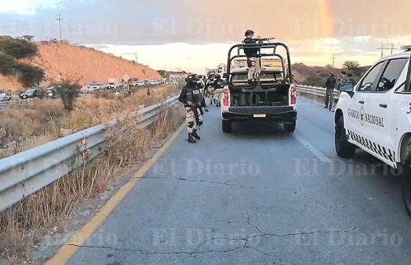 Bloquearon carretera con tráilers para emboscar a 'El Benito'