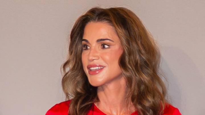 Queen Rania gives red hot gown a flirty twist with shorter hemline