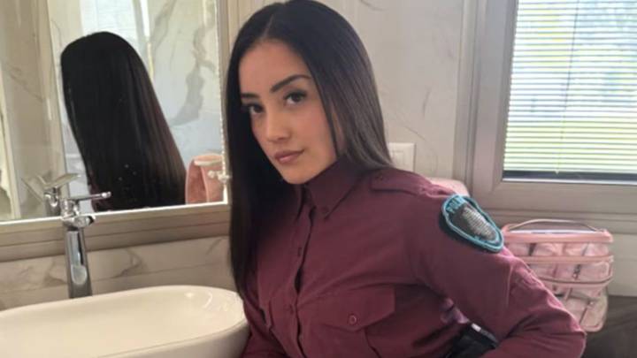 Quién es Nicole V., la policía suspendida por compartir videos eróticos con el uniforme puesto