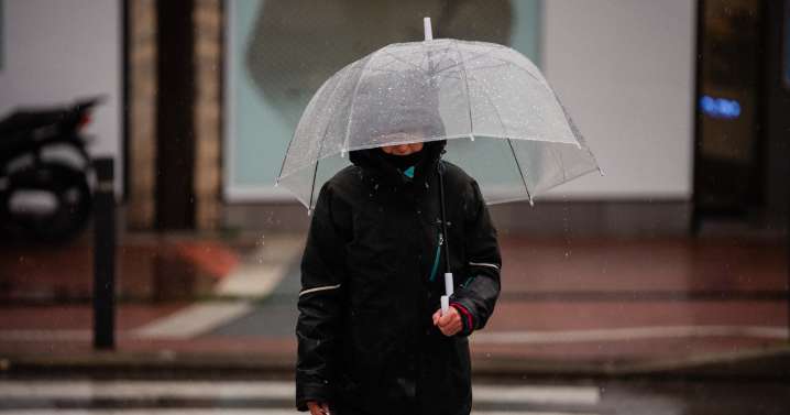 El tiempo en Madrid este viernes: lluvias, nubosidad y viento fuerte en zonas altas