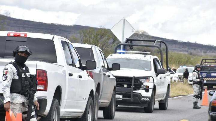 Hallan a hombre asesinado y maniatado a un lado de la carretera Celaya