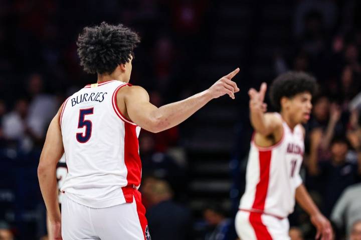 Deadspin | No. 2 Arizona scores 56 in first half en route to rout of Denver