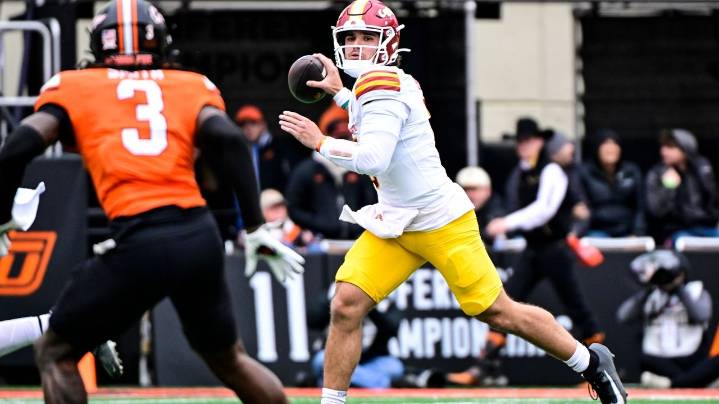 Becht throws for 1 touchdown, Sama runs for another, and Iowa State turns back Oklahoma State 20