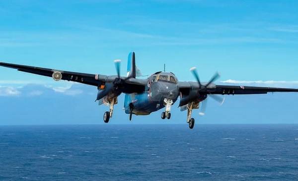 Con un vuelo rasante sobre Bahía, la aviación naval jubiló al último Turbo Tracker en servicio en el mundo