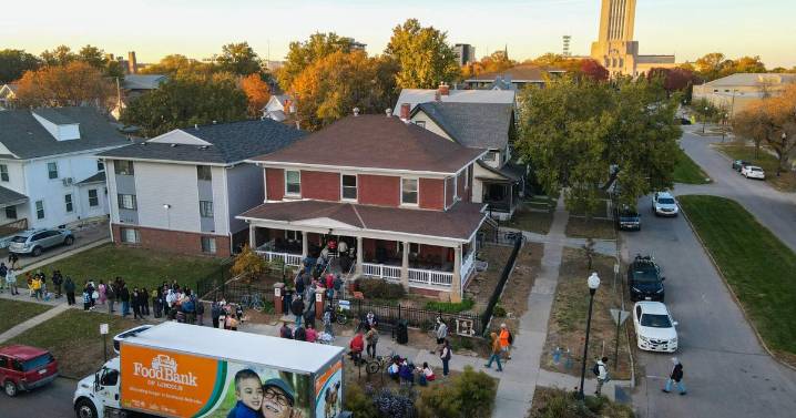 'No one will go hungry': Lincoln's Gathering Place works to meet need during SNAP freeze