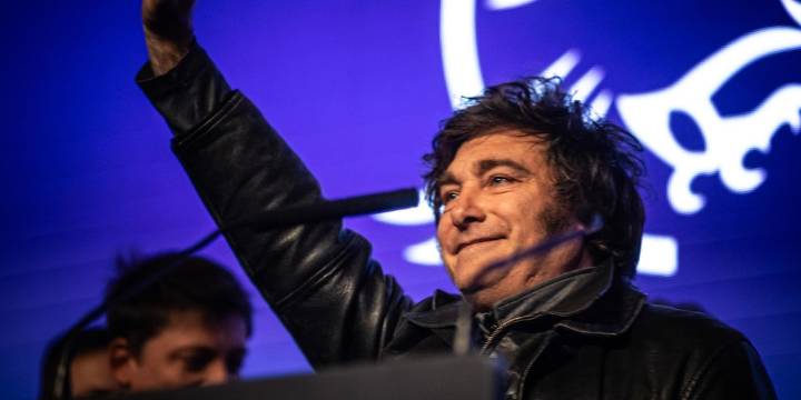 Para el Financial Times, Milei desafía a inversores y se niega a dejar flotar al dólar