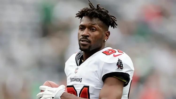 Exjugador de la NFL detenido tras tiroteo en evento de boxeo en Miami