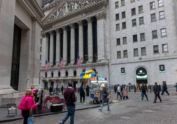 Wall Street points higher to kick off holiday