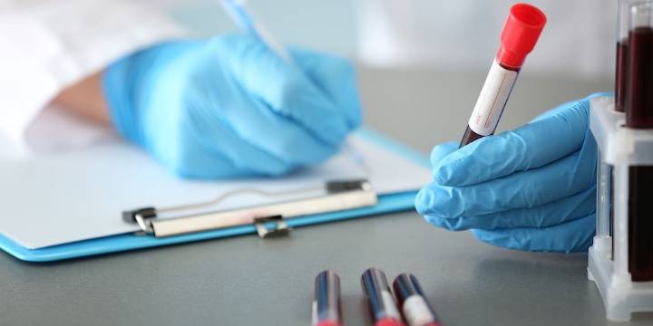 Un análisis de sangre de tres elementos resalta el riesgo de ataque cardíaco